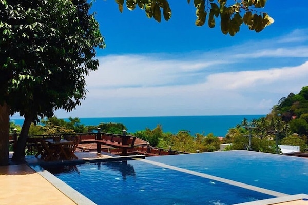 Infinity pool