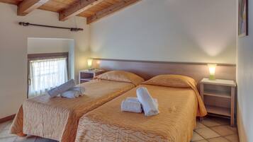 Classic Apartment, 1 Bedroom | 2 bedrooms, in-room safe, free WiFi, bed sheets