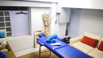 1 treatment room, massages