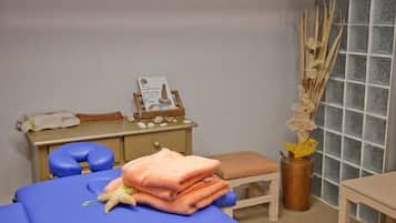 1 treatment room, massages