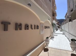 Front of property - Thalia deco City & Beach Hotel (Hersonissos)