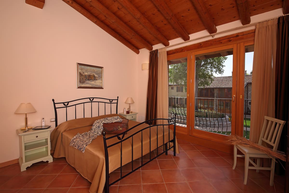 Apartment, 1 Bedroom | 1 bedroom, in-room safe, free cribs/infant beds, free WiFi