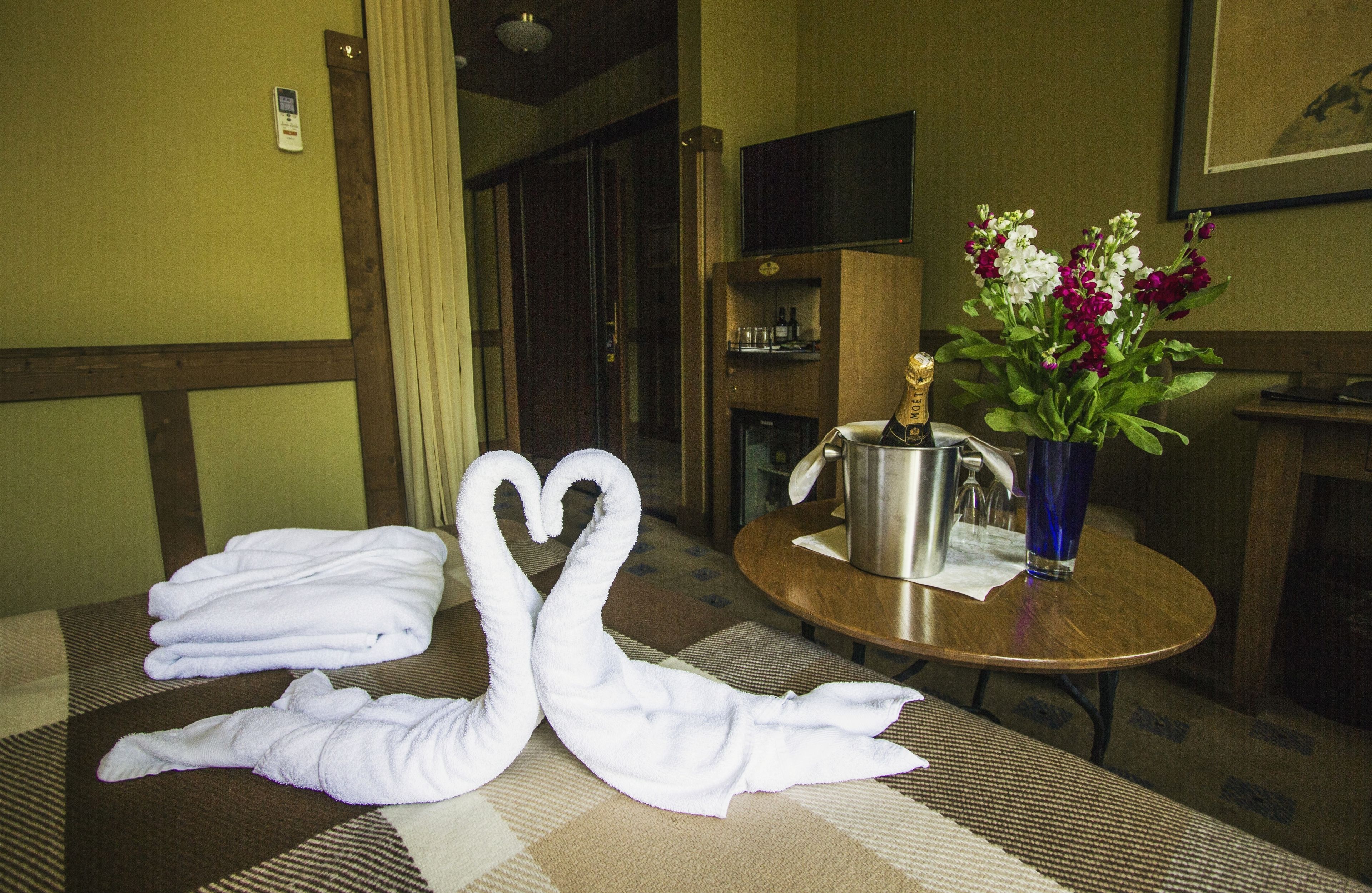 minibar, desk, soundproofing, free wifi