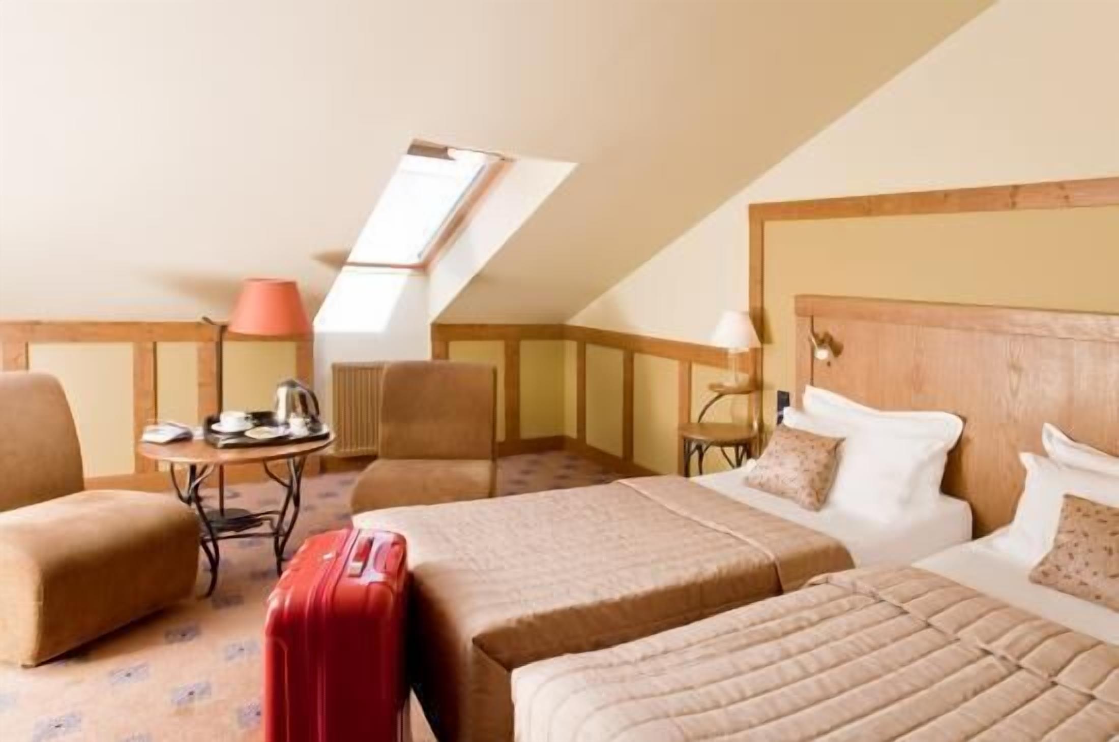 minibar, desk, soundproofing, free wifi