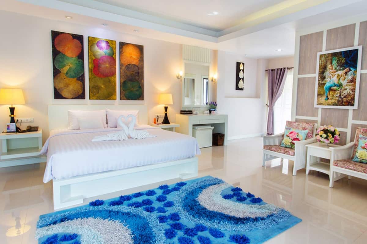 ห้องจูเนียร์ดับเบิล, วิวสวน | มินิบาร์, ตู้นิรภัยในห้องพัก, โต๊ะทำงาน