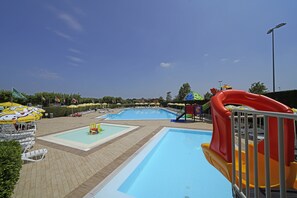 室外兒童遊樂區