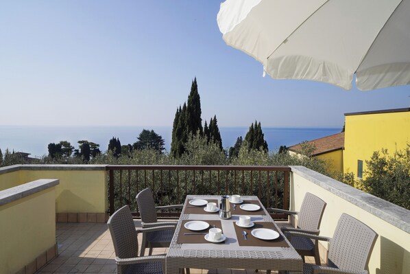 Studio, Lake View | Terrace/patio