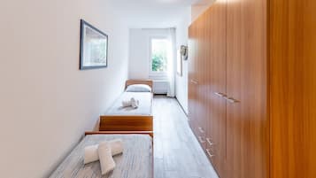 Comfort Apartment, 3 Bedrooms | 1 bedroom, desk, free WiFi, bed sheets