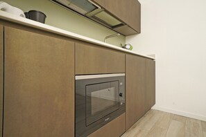 Fridge, stovetop, electric kettle, toaster - Appartamenti Pratone (Garda)