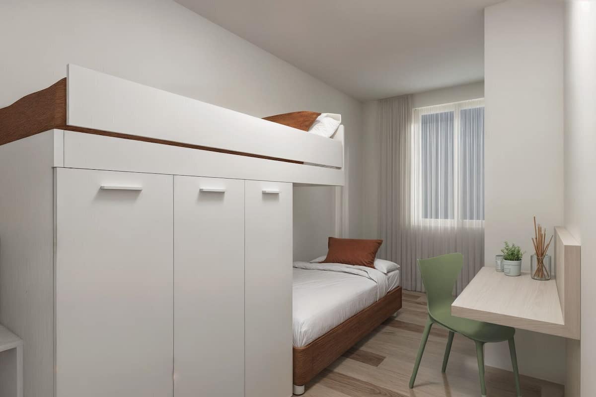 办公桌、免费 WiFi、床单