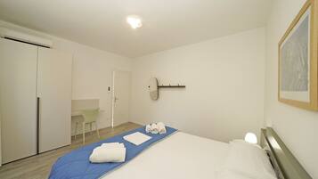 1 bedroom, desk, free WiFi, bed sheets