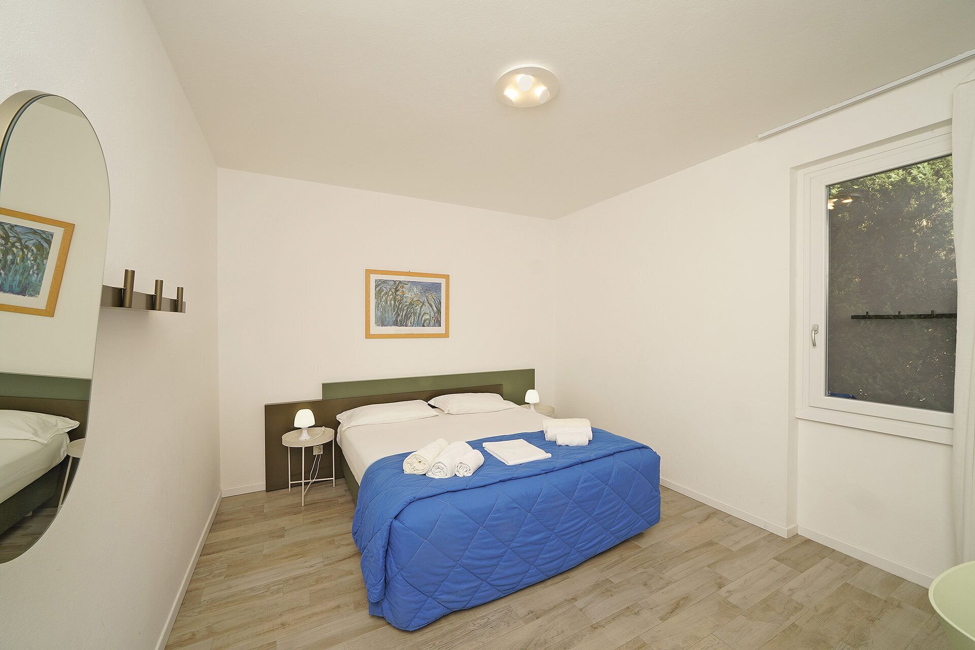 Desk, free WiFi, bed sheets