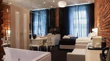 Junior Suite, Jetted Tub, City View | Egyptian cotton sheets, premium bedding, minibar, in-room safe