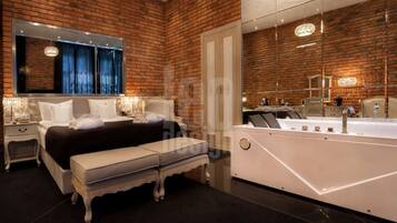 Junior Suite Plus | Egyptian cotton sheets, premium bedding, minibar, in-room safe