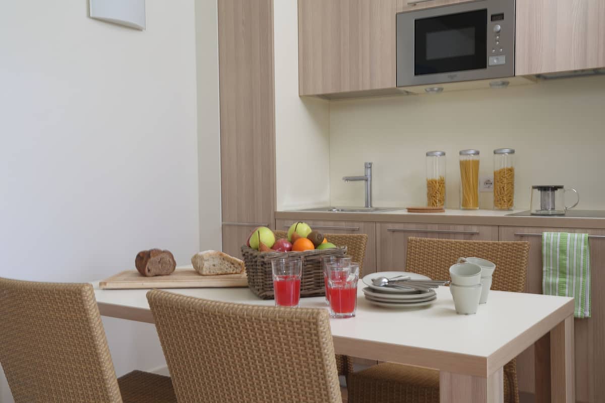 Apartment, 2 Bedrooms | Dapur peribadi | Peti sejuk, ketuhar gelombang mikro, dapur, mesin basuh pinggan mangkuk