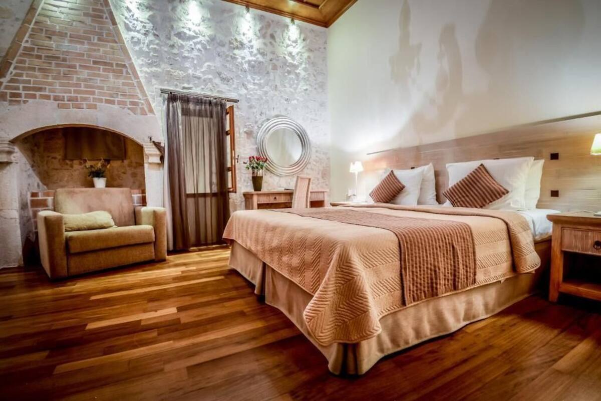 1 habitación, caja de seguridad en la habitación y escritorio 