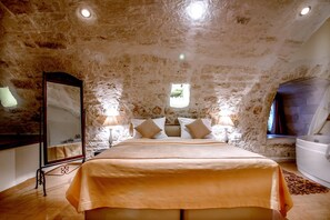 Superior Double Room, 1 Queen Bed | 1 bedroom, in-room safe, desk, soundproofing - Leo Hotel (Rethymno)