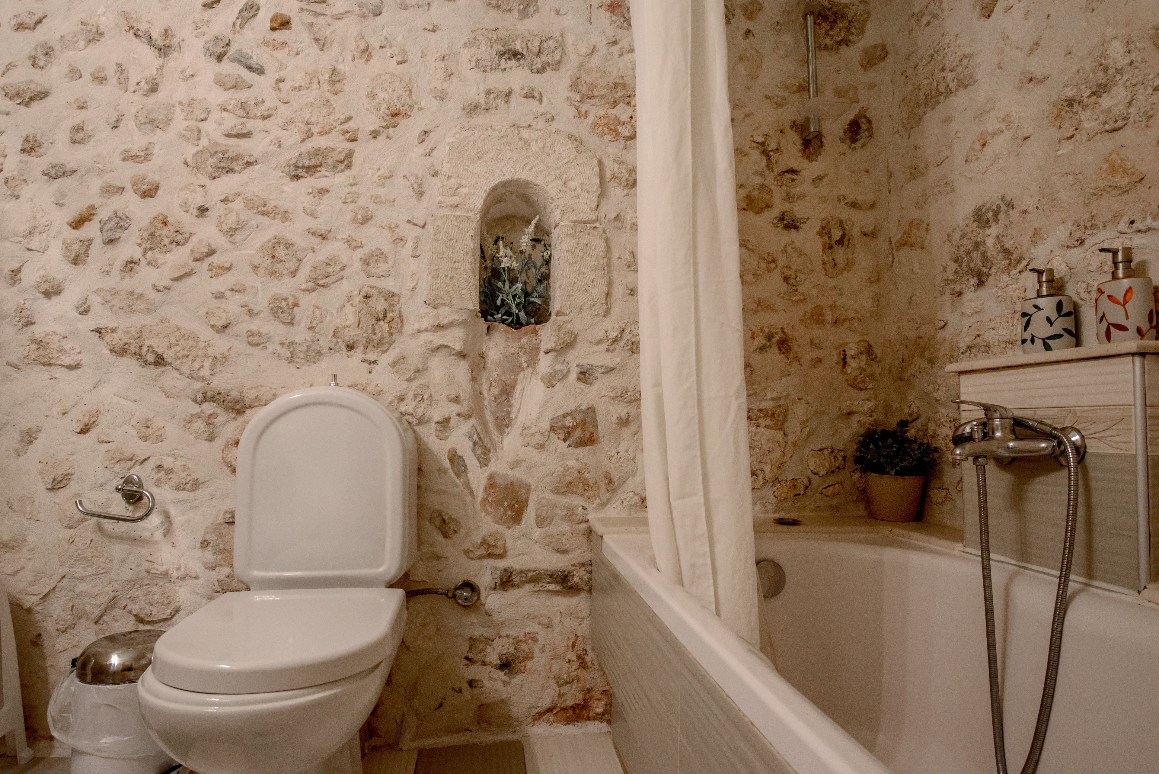 triple room | bathroom | bathtub, deep-soaking bathtub, free toiletries, hair dryer