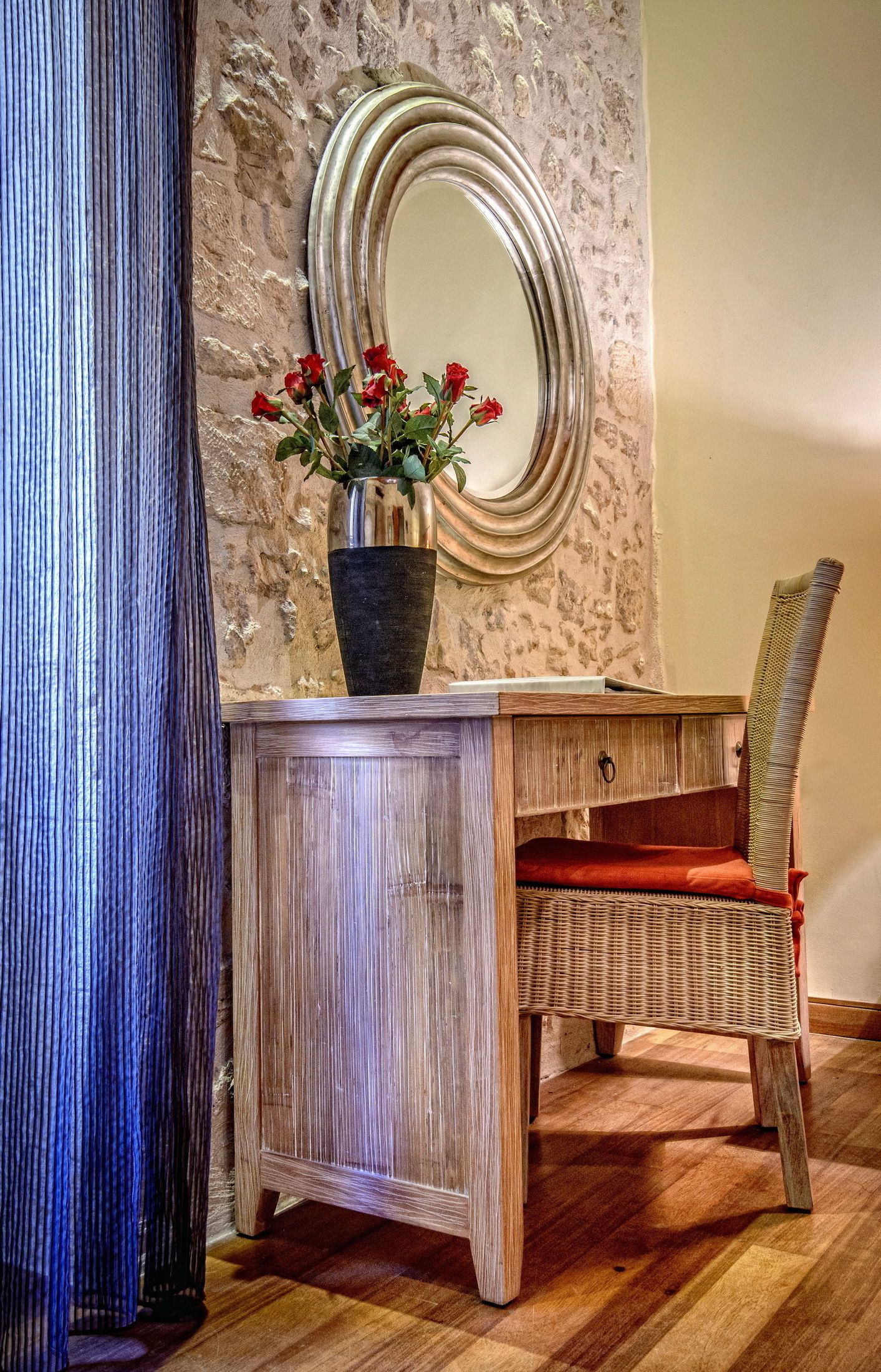 14-inch flat-screen tv with satellite channels, tv