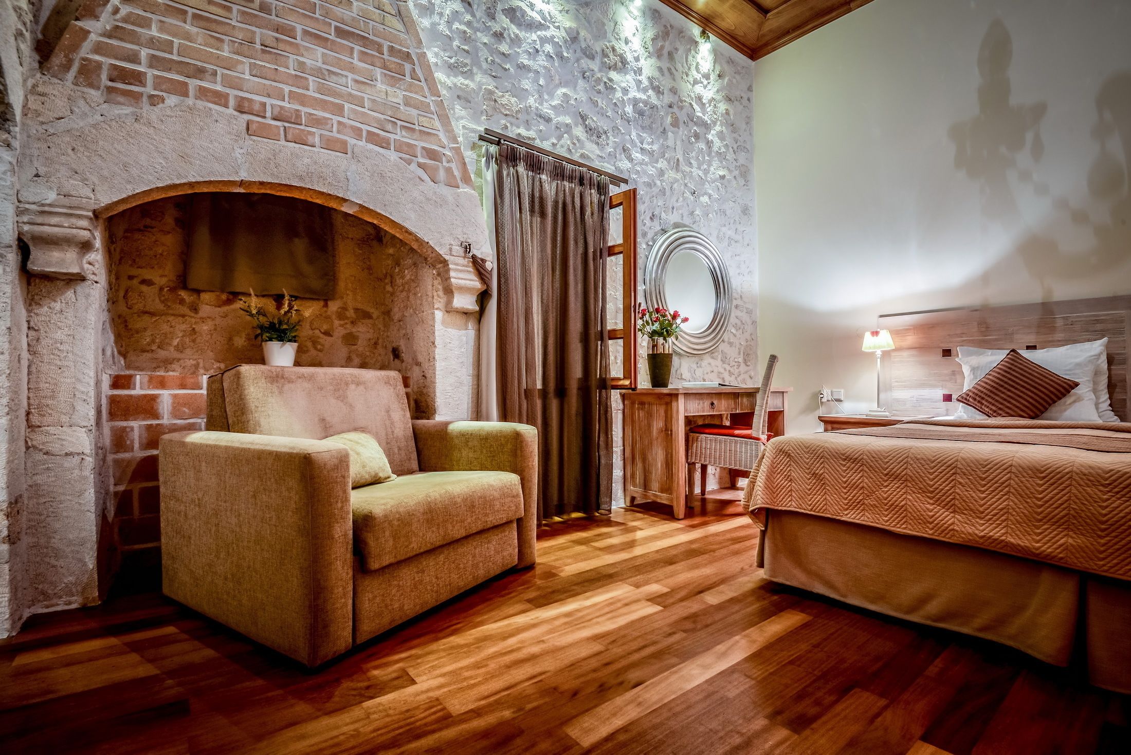 classic double room | in-room safe, desk, soundproofing, iron/ironing board