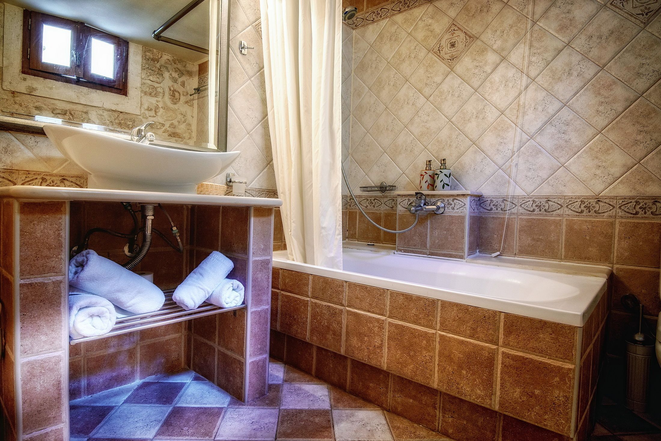triple room | bathroom | bathtub, deep-soaking bathtub, free toiletries, hair dryer