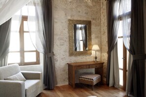 Triple Room | 1 bedroom, in-room safe, desk, soundproofing - Leo Hotel (Rethymno)