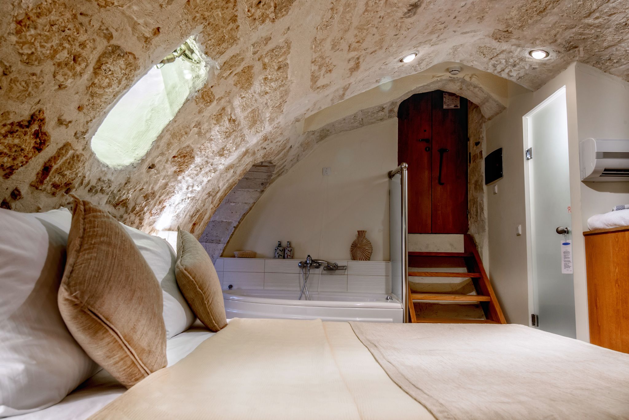 superior double room, 1 queen bed | in-room safe, desk, soundproofing, iron/ironing board