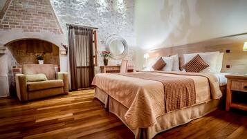 Habitación doble clásica | 1 habitación, caja de seguridad en la habitación y escritorio