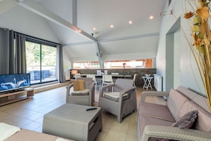 Apartment | Living area | Flat-screen TV