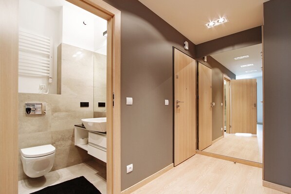 Luxury Apartment, 1 Bedroom, Balcony | Iron/ironing board, free WiFi