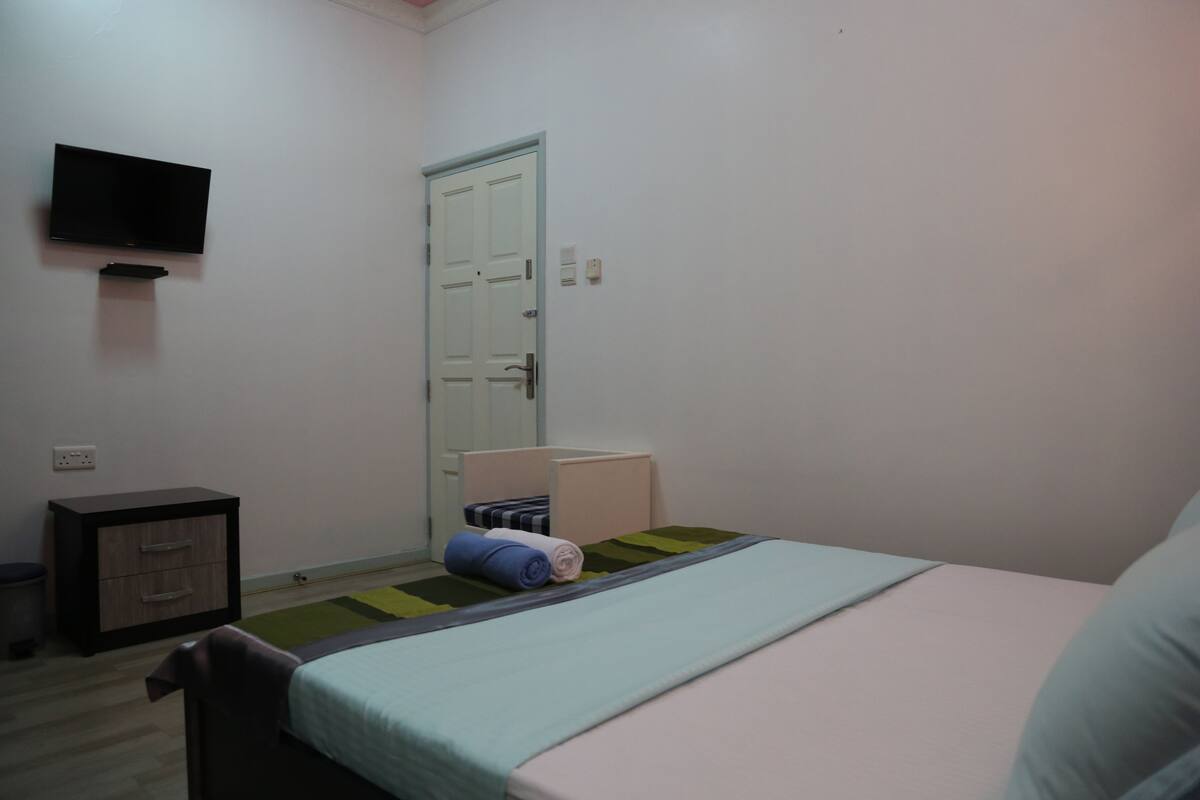 Camera Standard con letto matrimoniale o 2 letti singoli, vista città | 1 camera, una scrivania, Wi-Fi gratuito