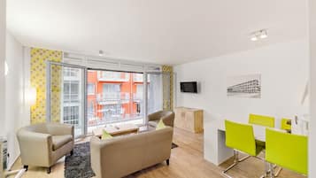 Superior-Apartment, 1 Schlafzimmer, Badewanne | Hochwertige Bettwaren, Schreibtisch, schallisolierte Zimmer