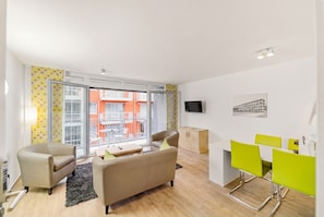 Superior-Apartment, 1 Schlafzimmer, Badewanne | Hochwertige Bettwaren, Schreibtisch, schallisolierte Zimmer