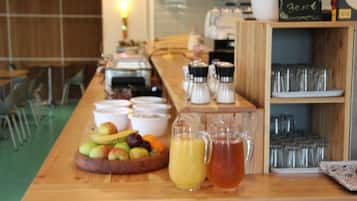 Tägliches Frühstücksbuffet gegen Gebühr
