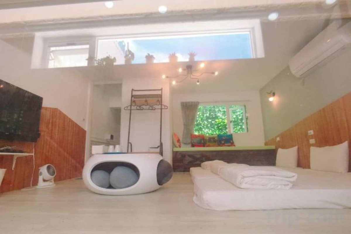 Soundproofing, WiFi (free), bed sheets