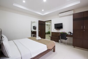 Premium Double Room, 1 King Bed - Sanctum Suites BEL Road Bangalore (Bengaluru)