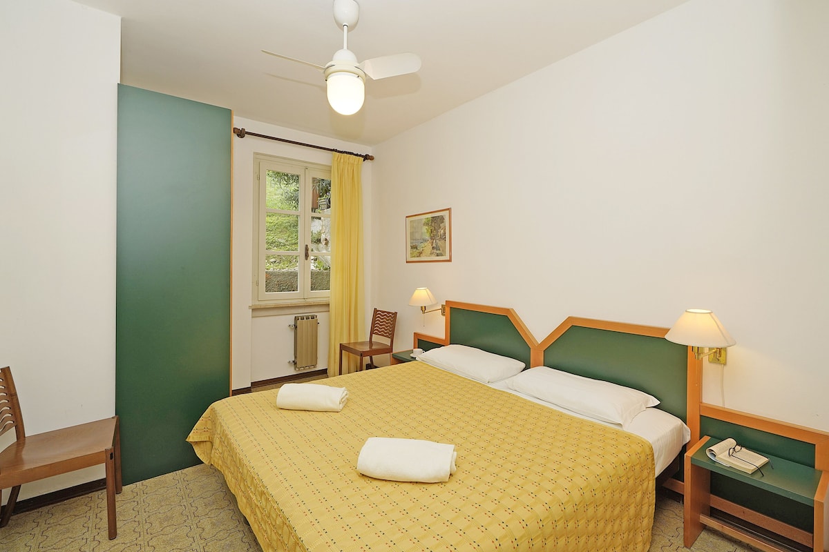 Basic Apartment, 2 Bedrooms (6) | 1 bedroom, in-room safe, bed sheets