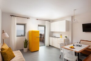 Refrigerador, microondas, placa de cocina, lavavajillas
