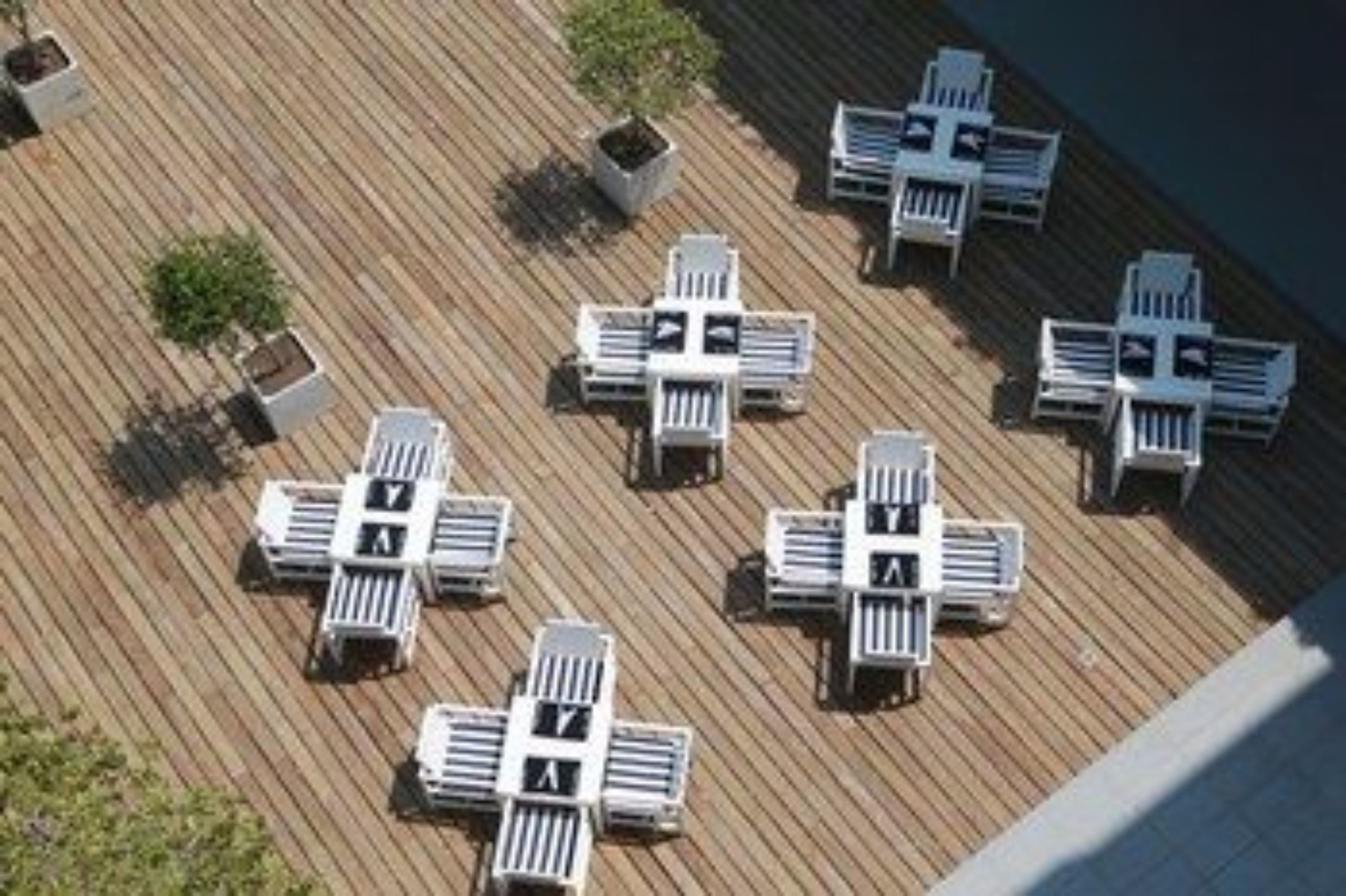 breakfast, lunch, dinner served; international cuisine