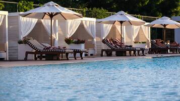 2 outdoor pools, pool umbrellas, sun loungers