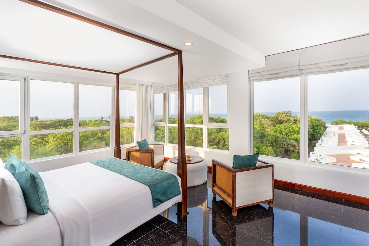 Phòng Suite | Bộ đồ giường cao cấp, minibar, két bảo mật tại phòng, bàn