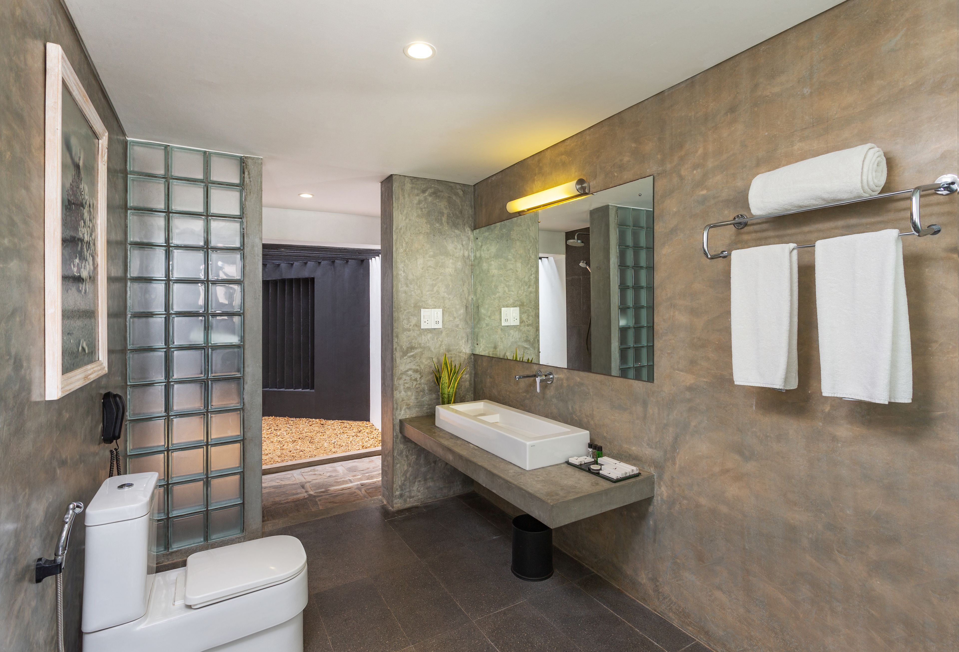 pool chalet | bathroom | shower, free toiletries, hair dryer, towels
