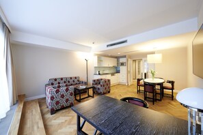 Executive Apartment, 1 Bedroom | Living room