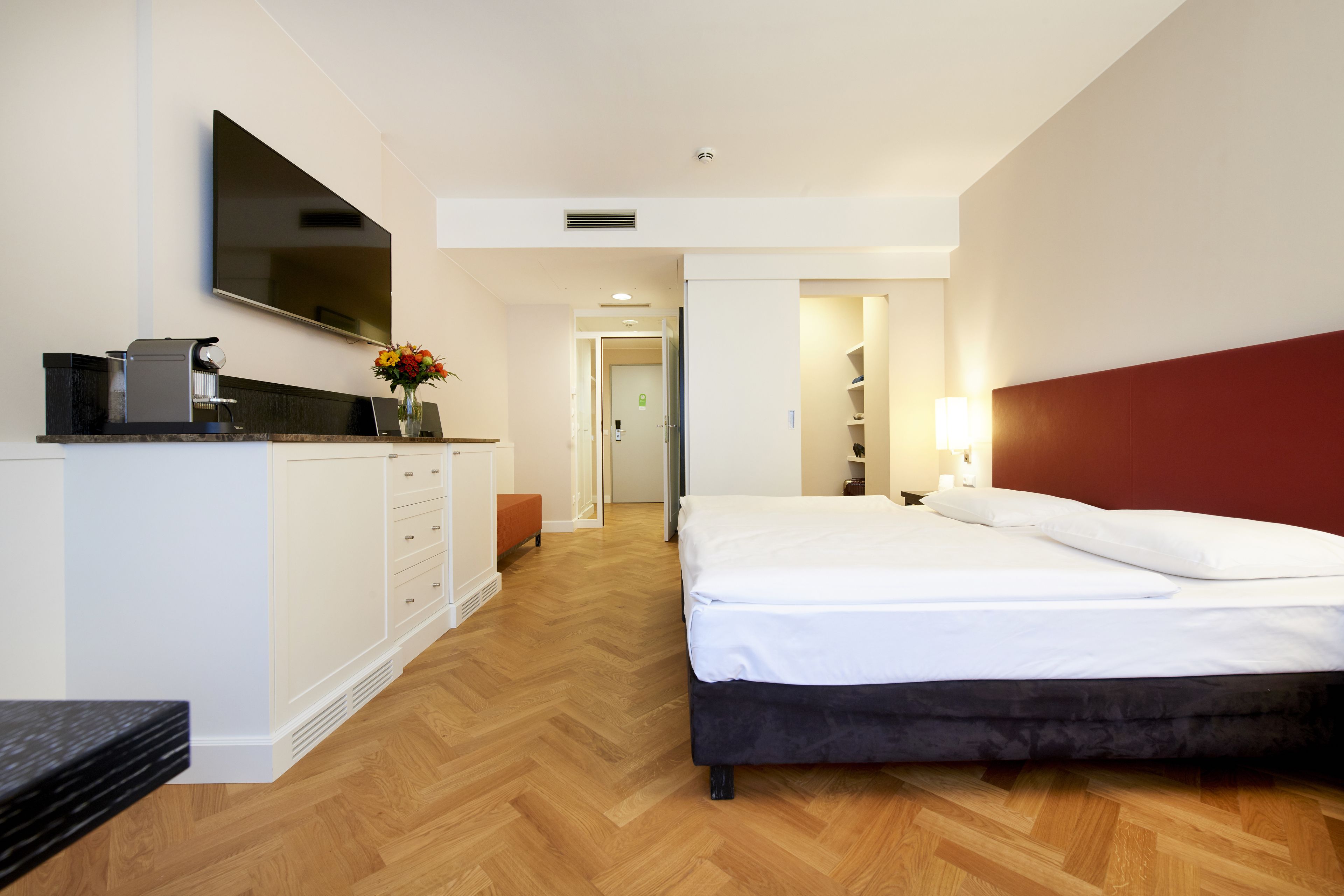 1 bedroom, in-room safe, desk, soundproofing