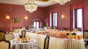 Tägliches Frühstücksbuffet gegen Gebühr