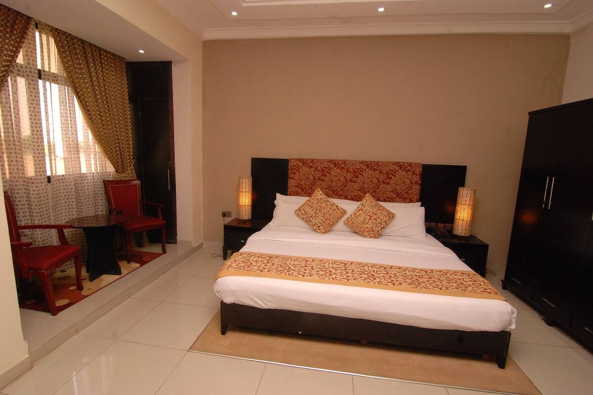 Junior Suite, 1 Double Bed | 5 bedrooms, premium bedding, in-room safe, desk