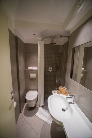 Double Room, Private Bathroom | Bathroom | Shower, rainfall showerhead, hair dryer, heated floors - Little Italy Boutique Hostel (Perugia)