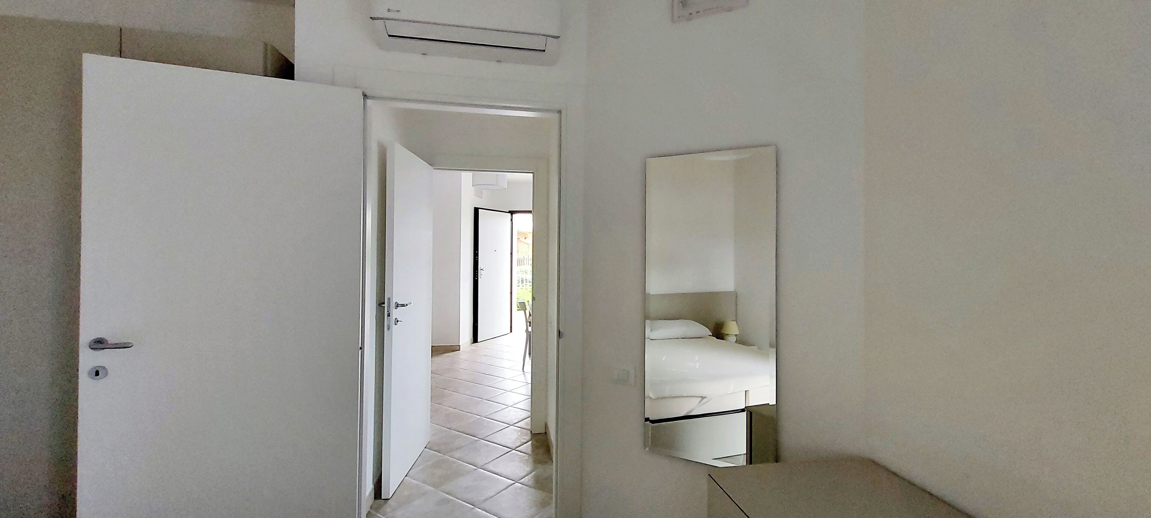 1 dormitorio, minibar, cunas (de pago) y ropa de cama