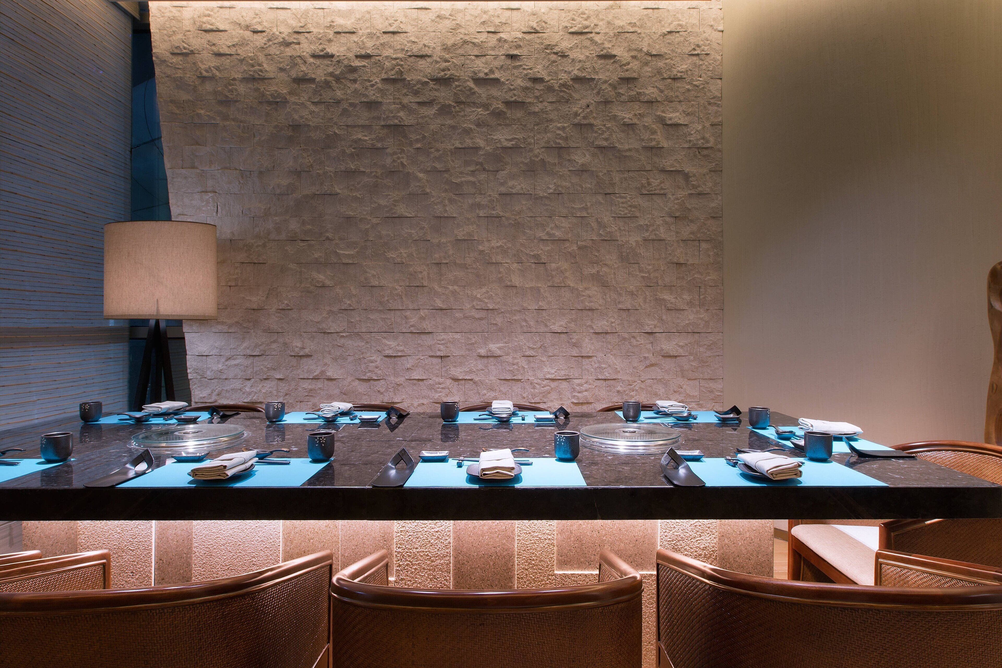 3 restaurants, breakfast, lunch, dinner served; chinese cuisine