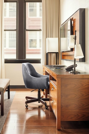 Frette Italian sheets, hypo-allergenic bedding, pillowtop beds